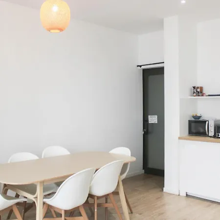 Spacious Appt Close To Place Monge *