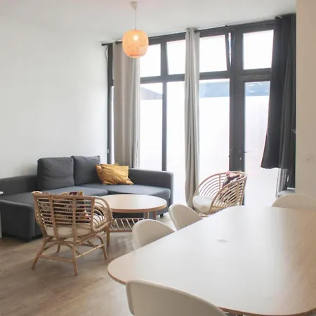 Spacious Appt Close To Place Monge Apartment